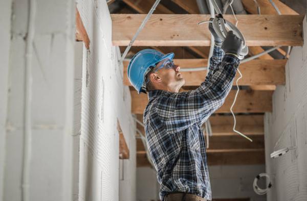 How to Choose the Right Electrician Contractor for Your Project